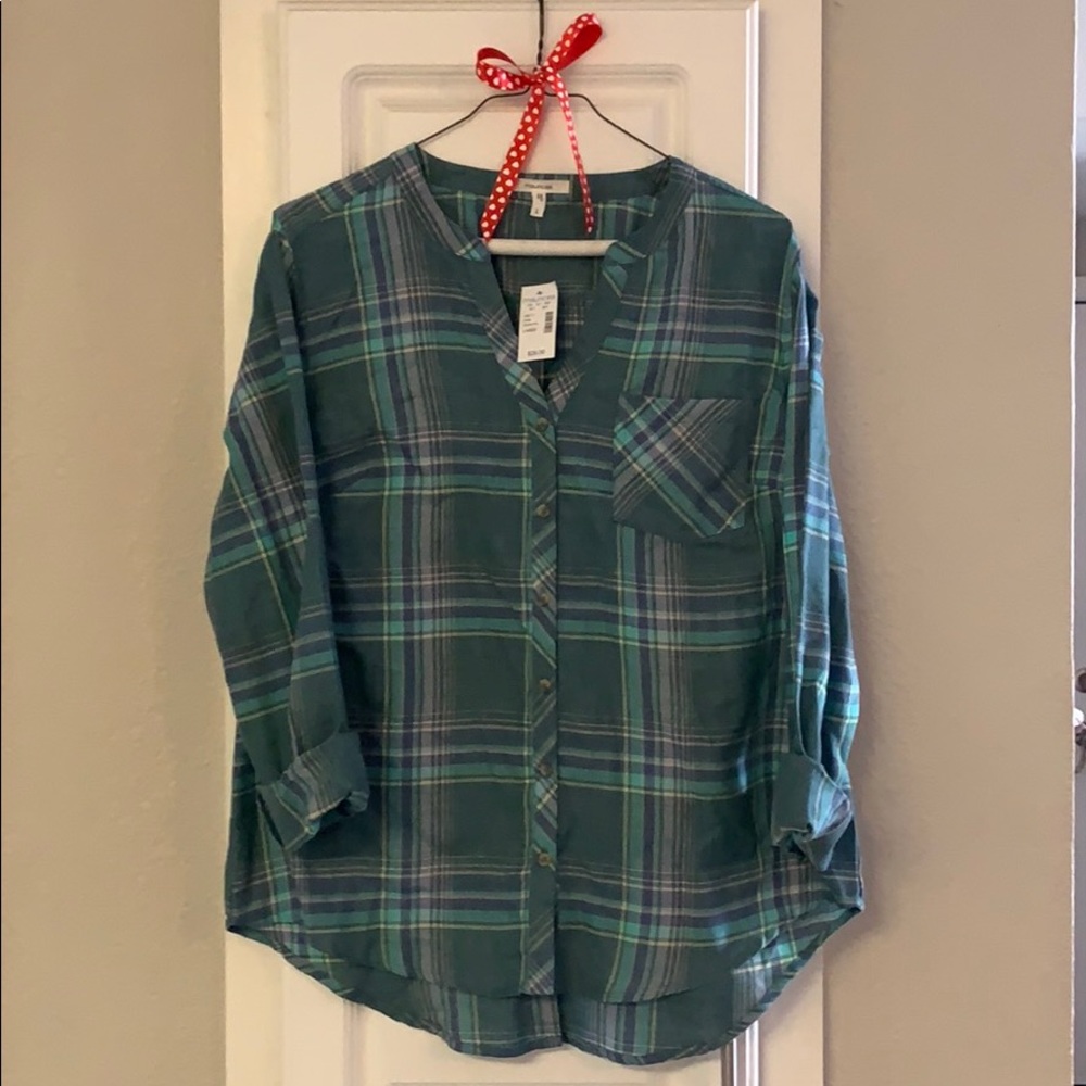 NWT Maurices long sleeved  button up shirt